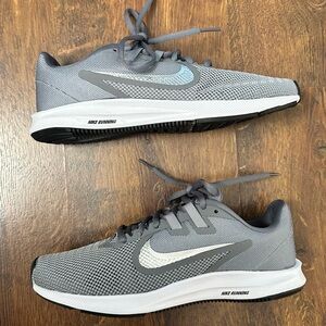 NIKE Women’s Downshifter 9 Sneakers Size 7.5